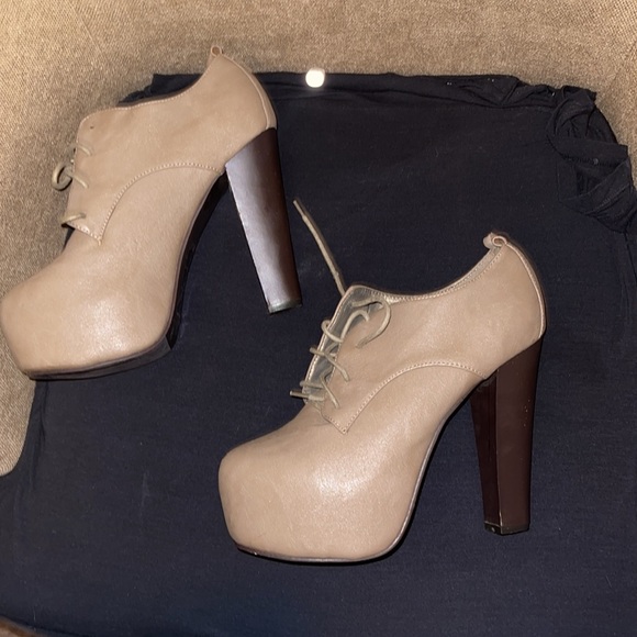 Forever 21 tan size 10 booties selling as is - Picture 3 of 3